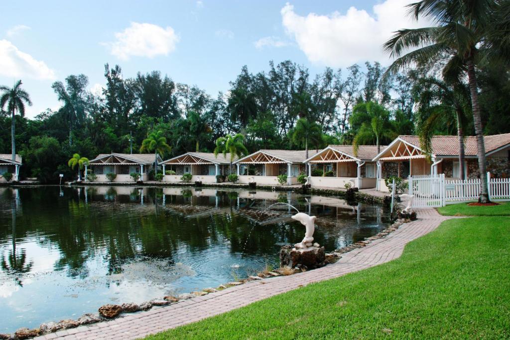 Rock Lake Not Open Due To Hurricane Damages Hotel Fort Myers Exterior foto