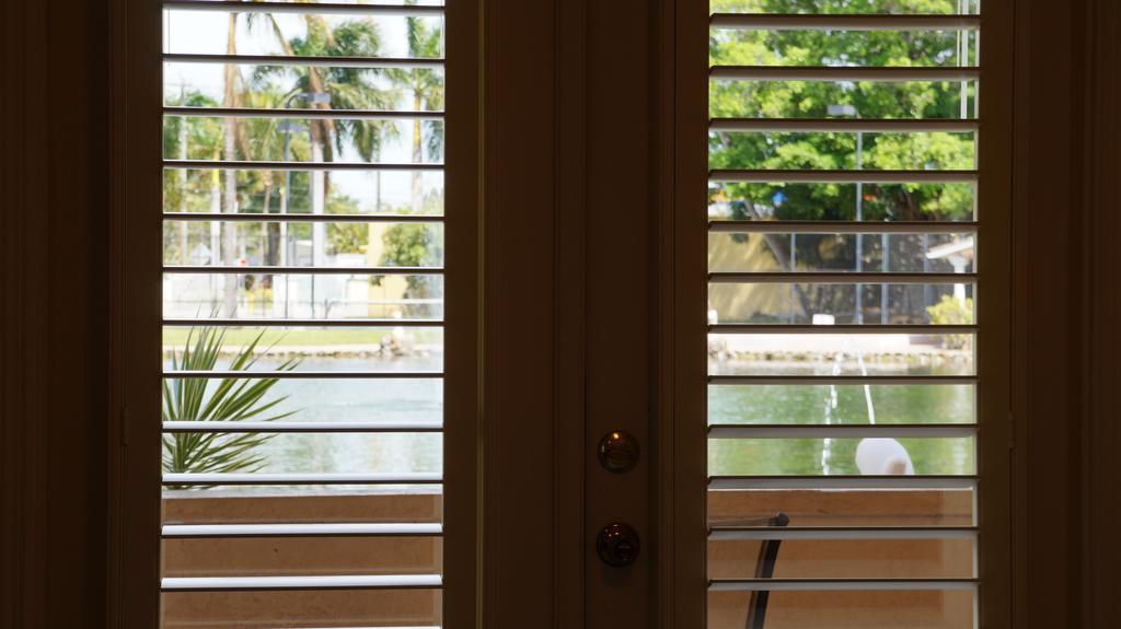 Rock Lake Not Open Due To Hurricane Damages Hotel Fort Myers Exterior foto