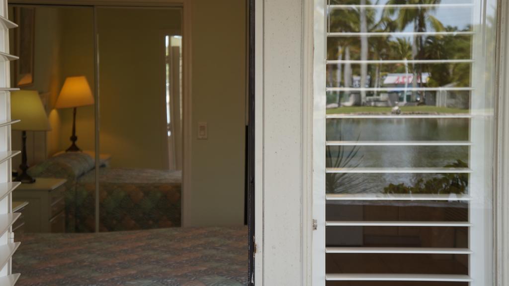 Rock Lake Not Open Due To Hurricane Damages Hotel Fort Myers Exterior foto